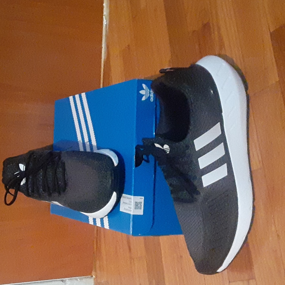 Adidas Swift Run 22
